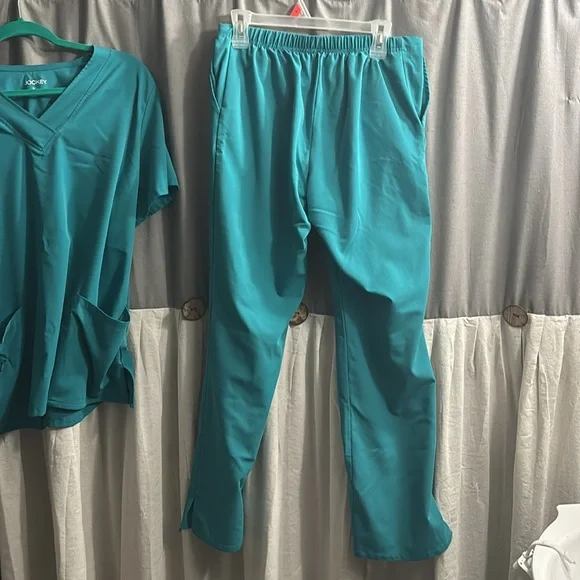Teal Scrub Set with Pockets - Picture 4 of 4